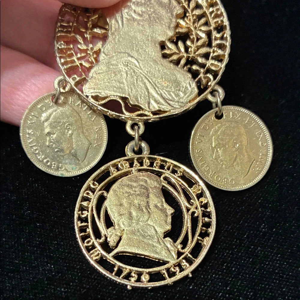 Elegant vintage Gold Coin Pendant Brooch